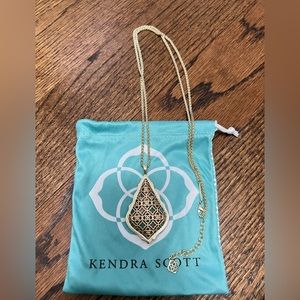 Kendra Scott necklace - Excellent condition

Will accept reasonable price.